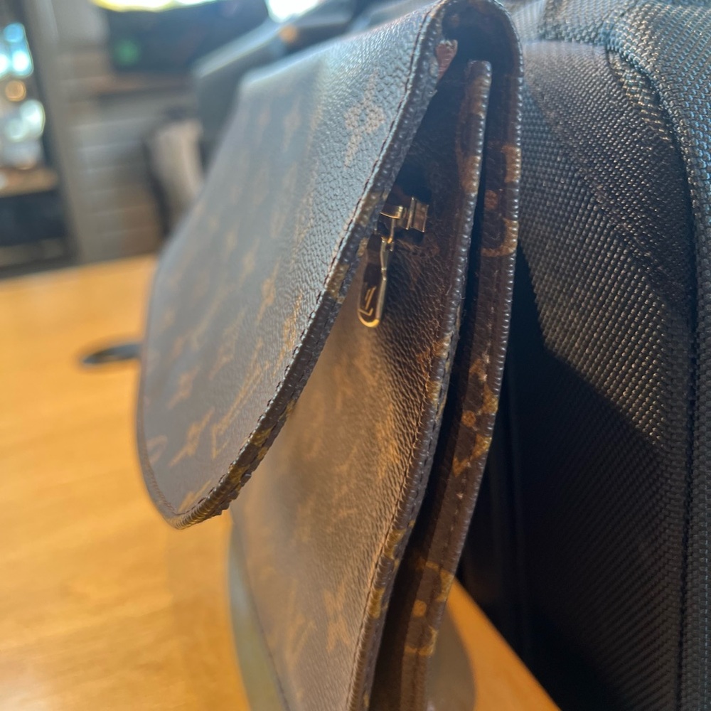 Rare find. Louis Vuitton Perfect condition- 1992 Paris